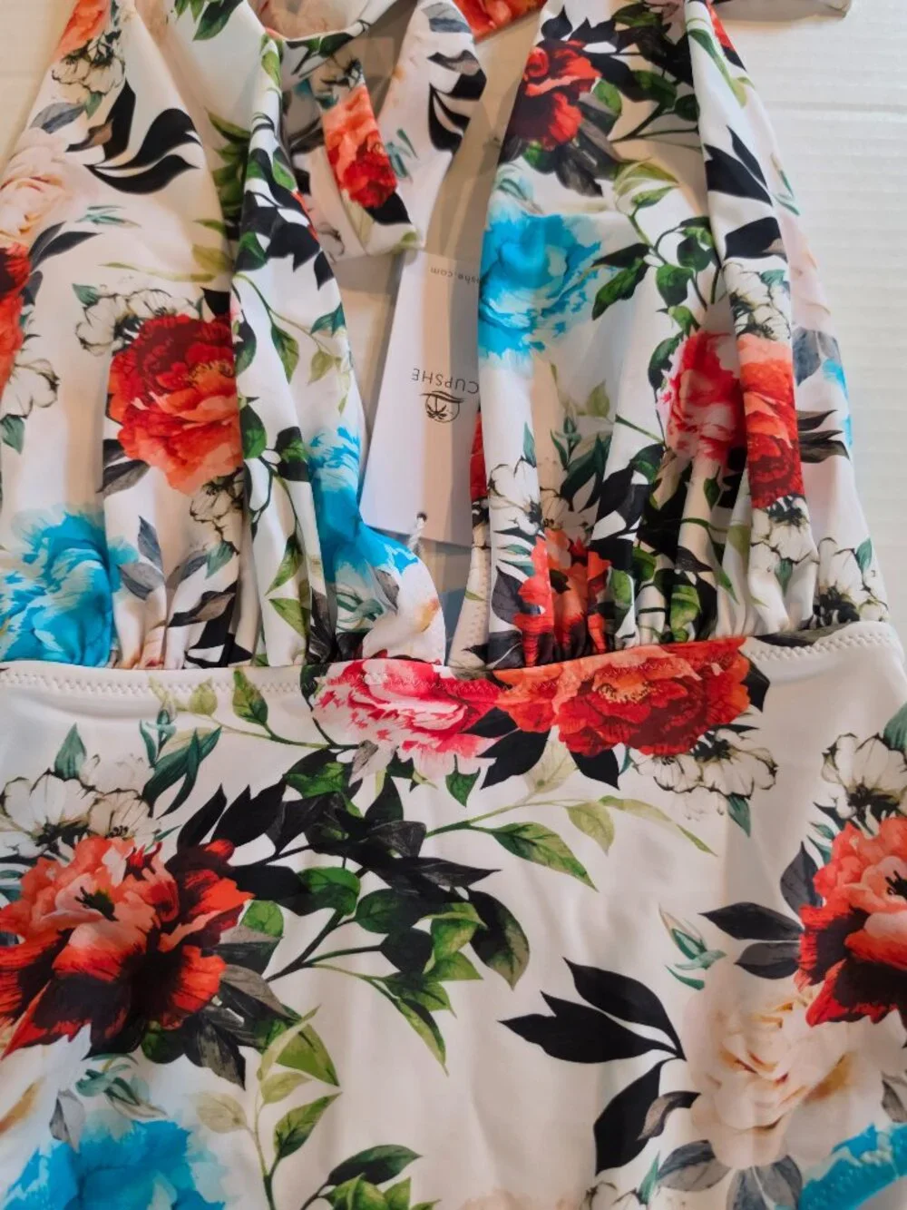 Cupshe Floral Plunge Neck Halter One Piece Swimsuit Size Small